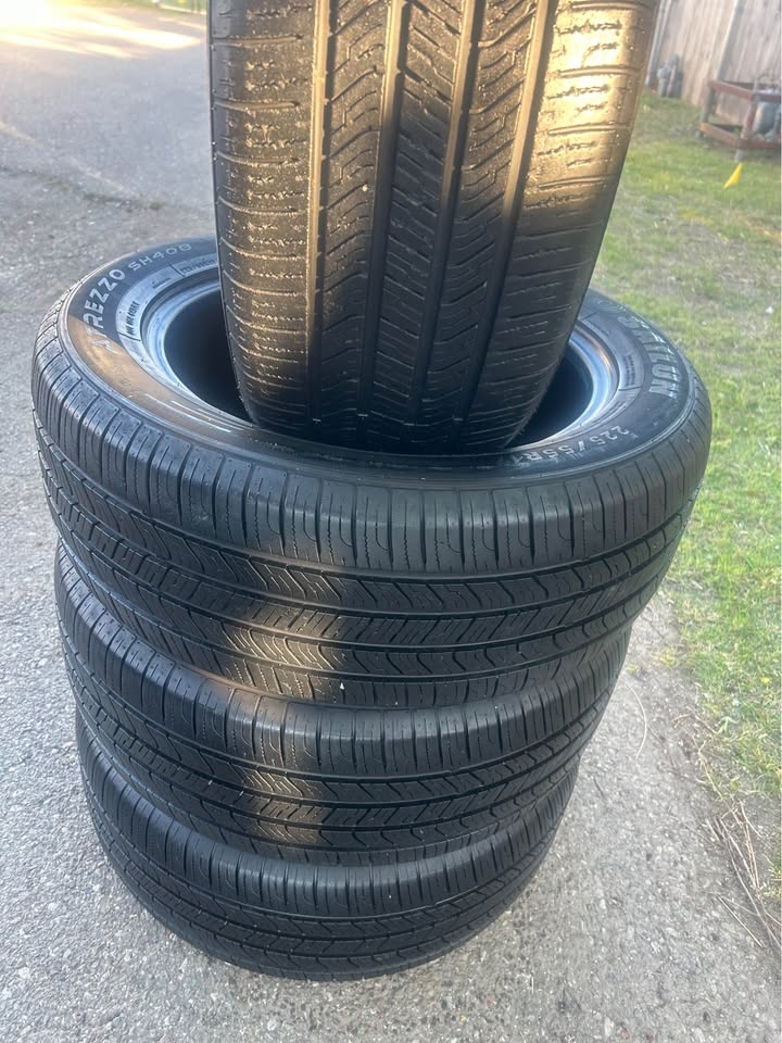 225/55R17 Sailun Atrezzo SH408 - Used Set of 4 (A/B Grade)